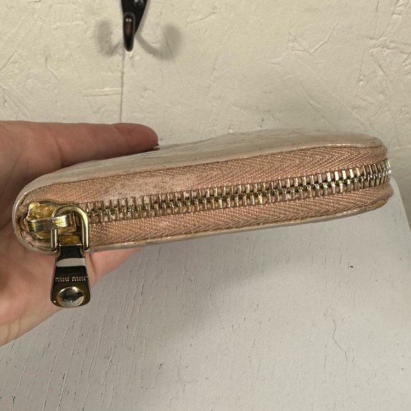MIU MIU Vernice Crocodile Embossed Calfskin Zip Around Wallet neutral #H038 - Picture 5 of 6